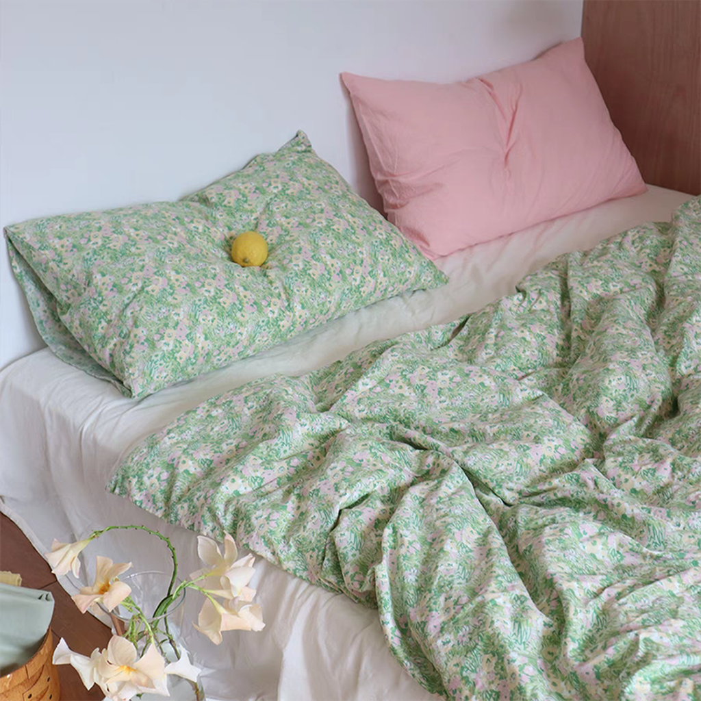Floral bedding scene 5